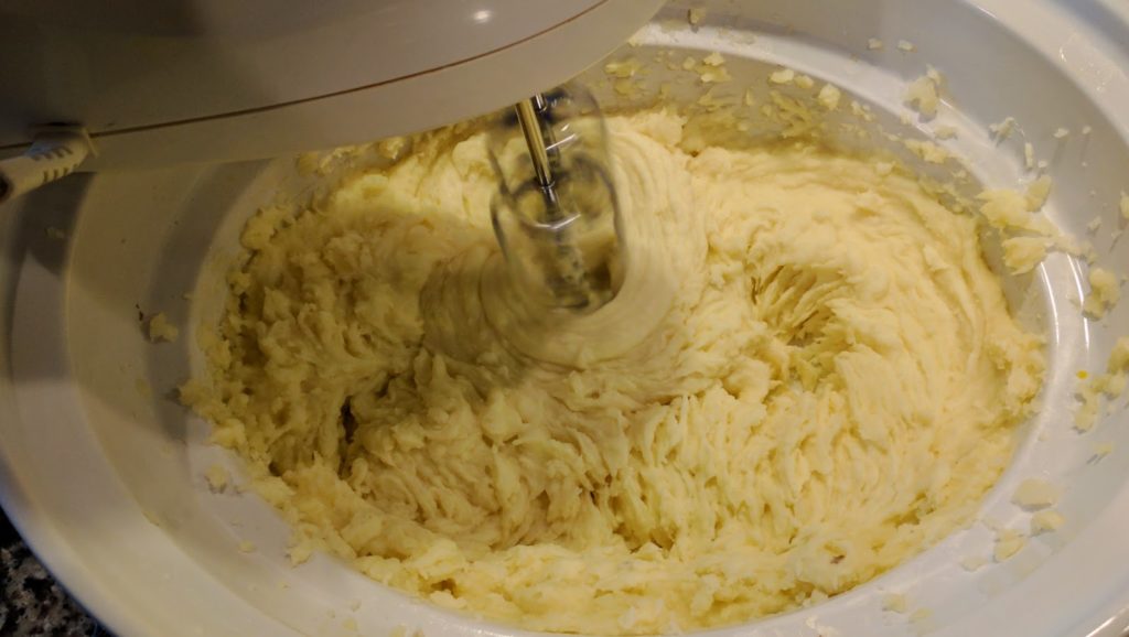 Deliciously Dairy Free Mashed Potatoes | thegreengiraffeeats.com